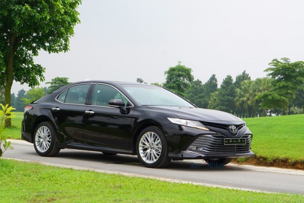 Xe 4 chỗ Toyota Camry